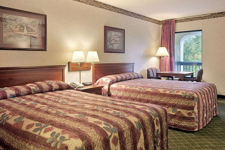 Standard Room, King or Two Doubles (11 of 12)