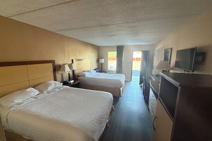 Room 6 of 38