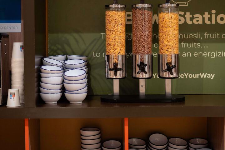 Breakfast/Coffee Service 102 of 206
