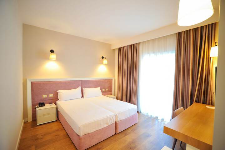 Room 4 of 86