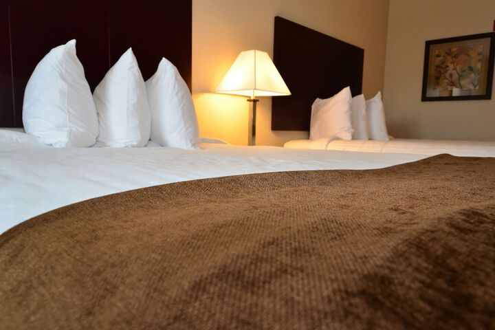 2 Queen Guest Room (4 of 13)