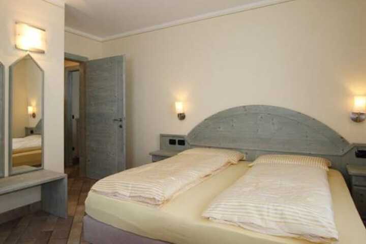 Room 7 of 19