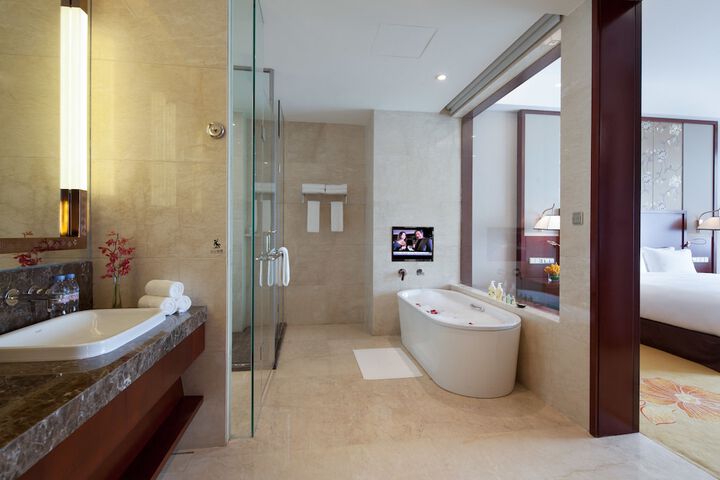 Room 15 of 40