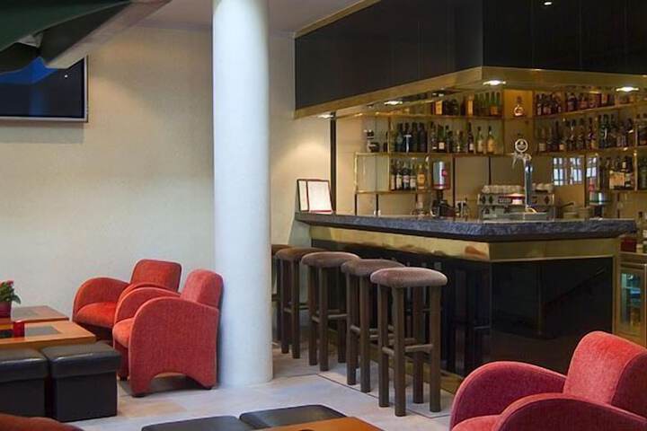 Lounge 55 of 61