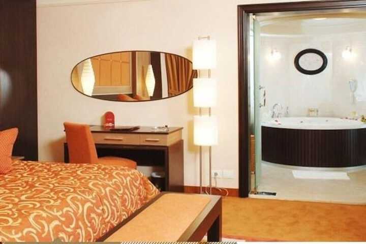 Room 16 of 96