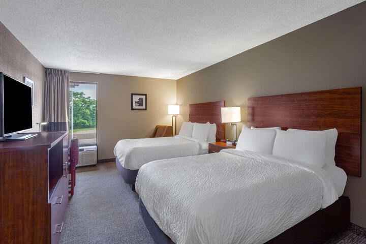 Double Accessible King Size Bed (2 of 4)