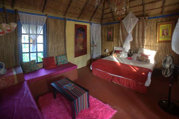 Room 6 of 8