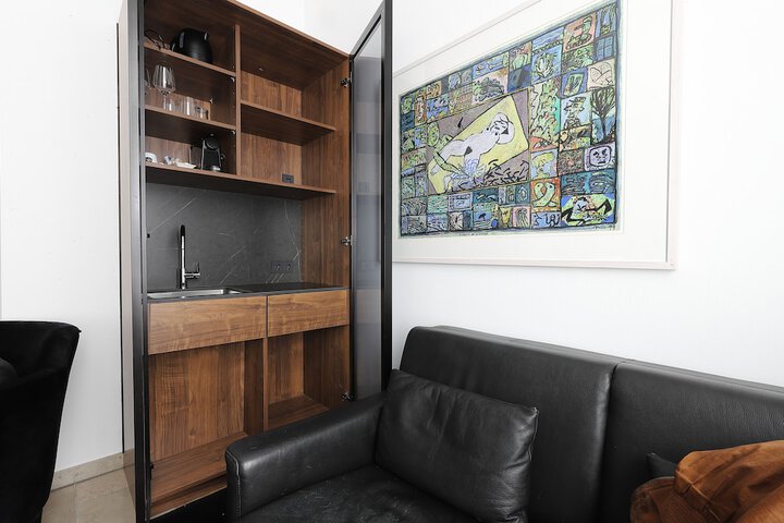 Room 19 of 28