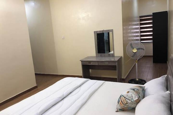 Room 6 of 32