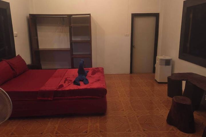 Room 52 of 288