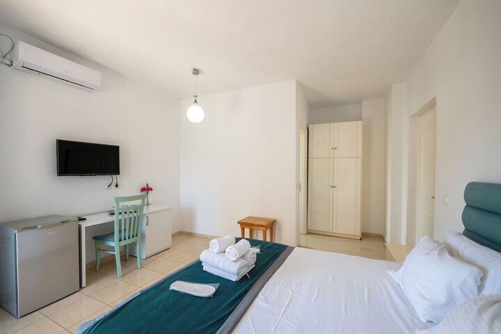 Room 83 of 297
