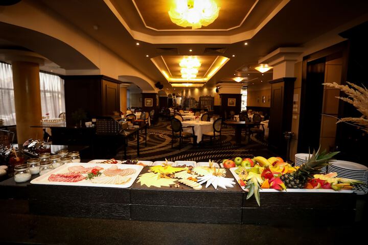 Dining 46 of 64