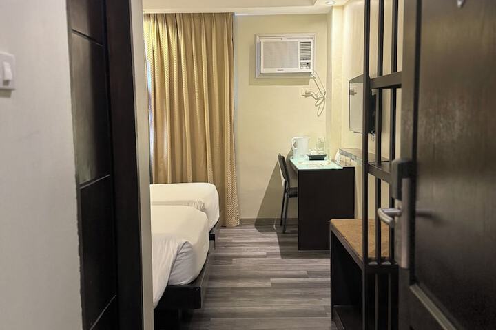 Room 30 of 65