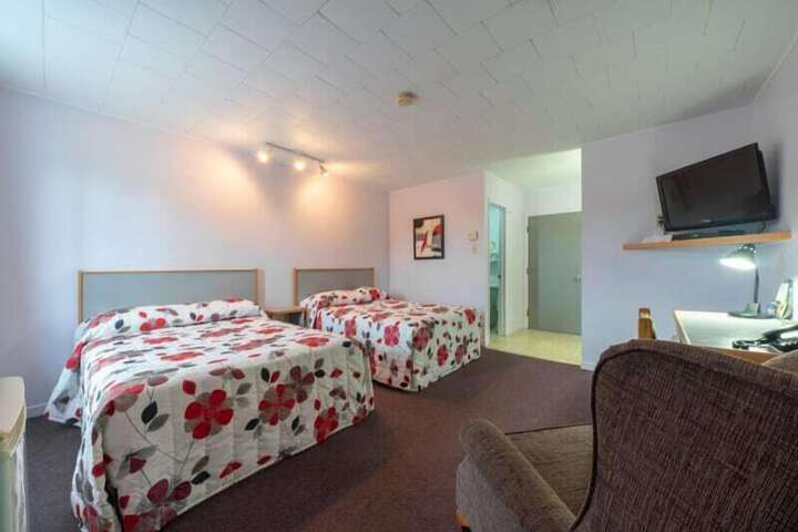 Room 6 of 12