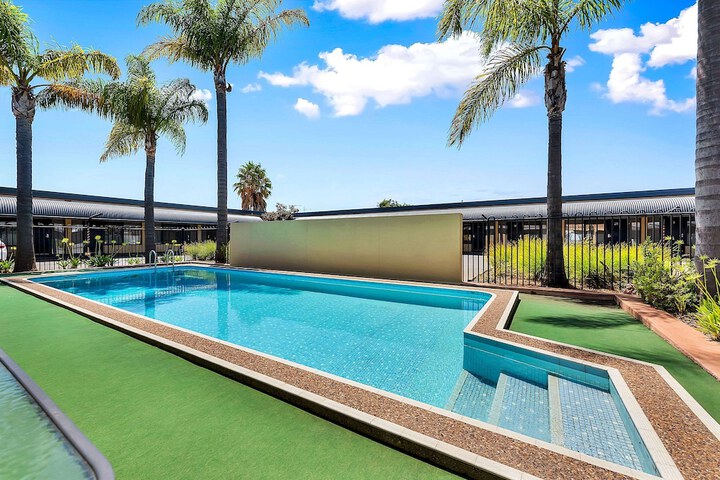 Pool 43 of 53
