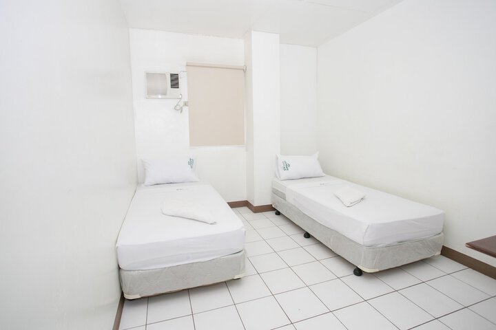 Room 17 of 33