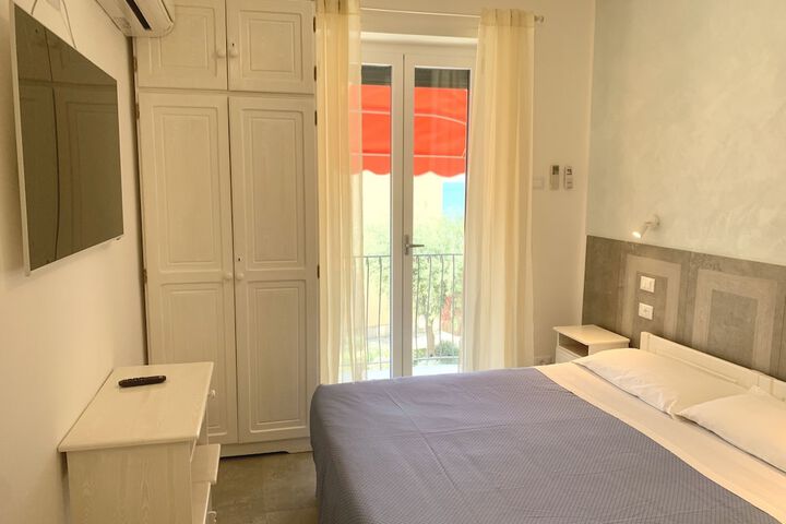 Room 6 of 49