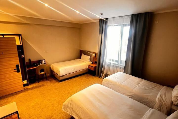 Room 5 of 12