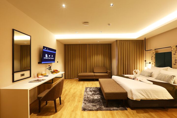 Room 6 of 121