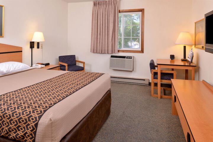 2 Queen Beds (6 of 17)