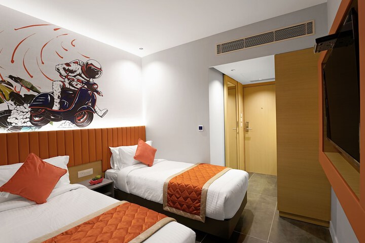 Room 6 of 24