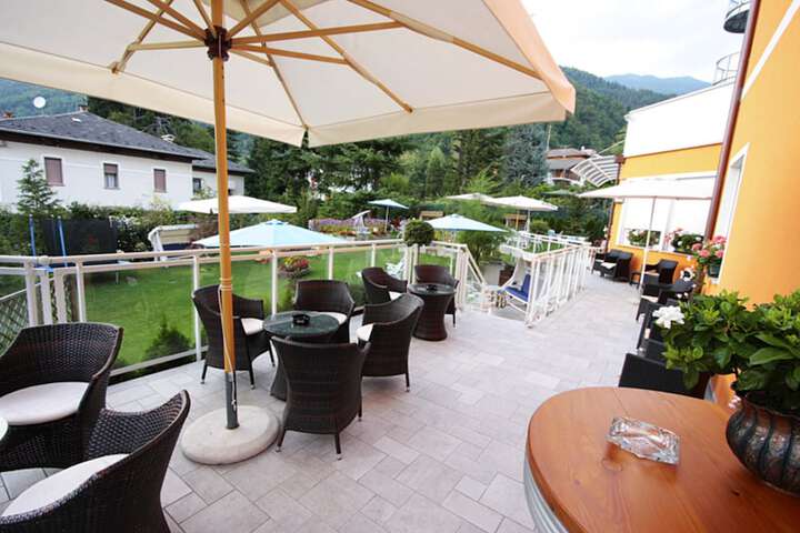 Hotel Exterior 61 of 75