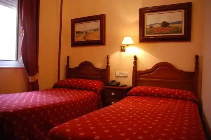 Room 6 of 9