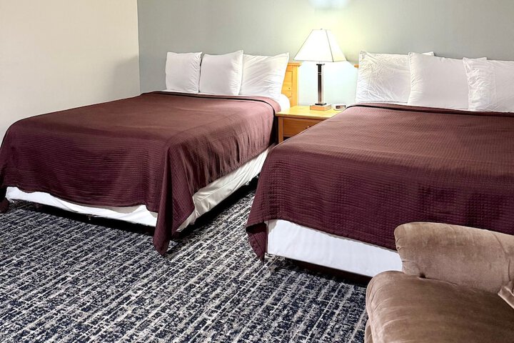 2 Queen Beds (70 of 99)