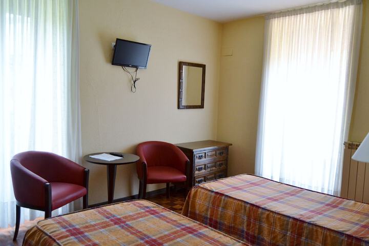 Room 10 of 42