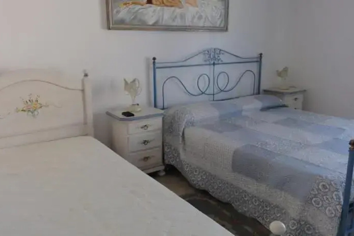 Room 4 of 10