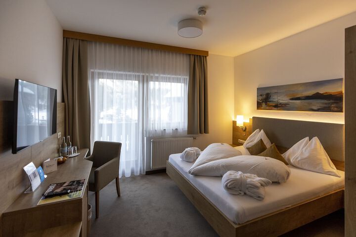 Room 4 of 27