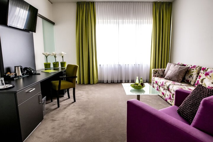 Room 30 of 73