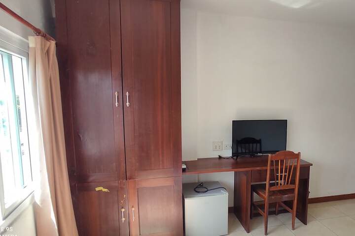 Room 10 of 25