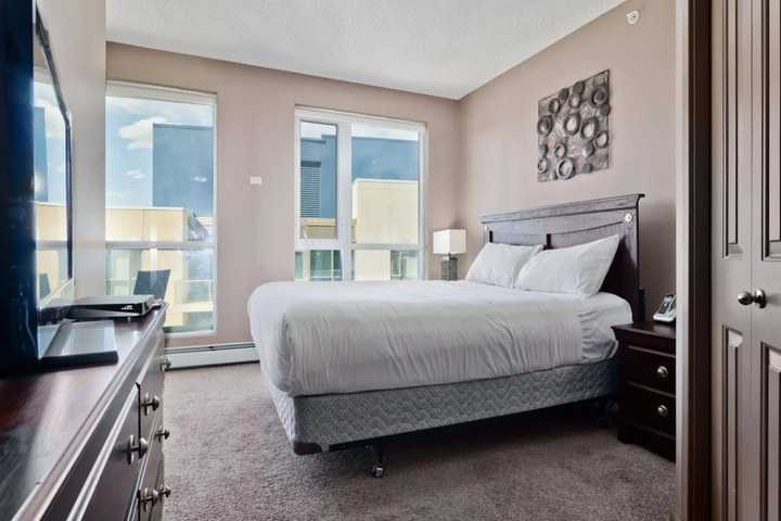 Room 4 of 18