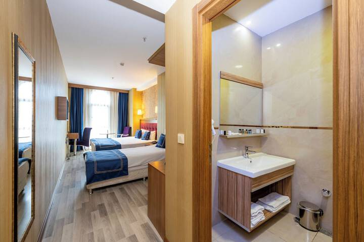 Room 26 of 61