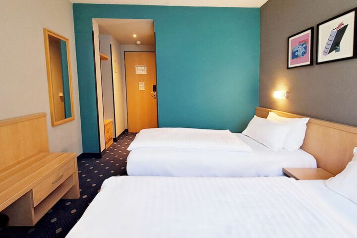 Room 4 of 84