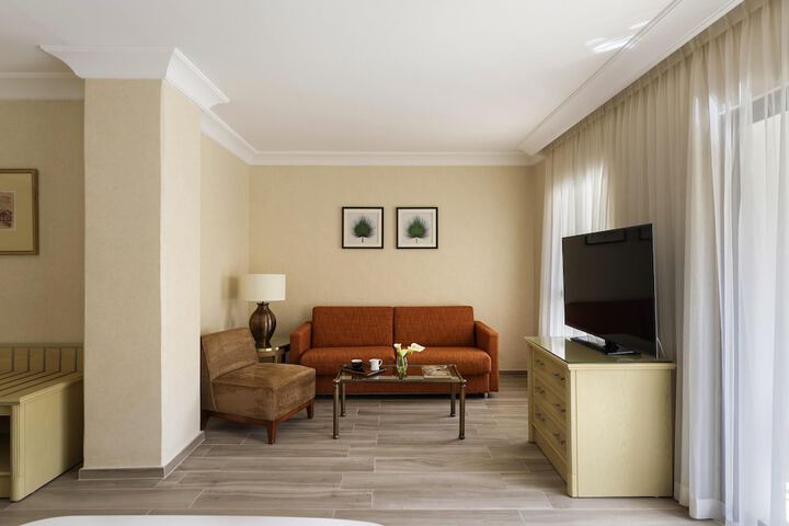 Room 41 of 195