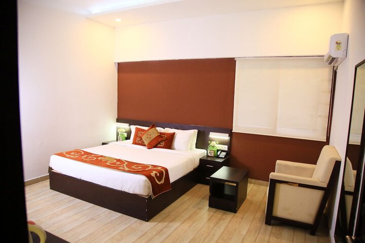 Room 9 of 26