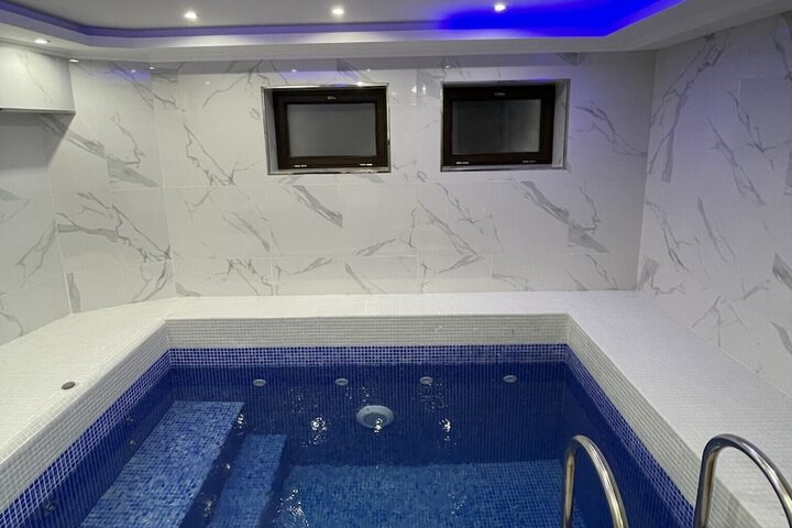 Pool 66 of 122