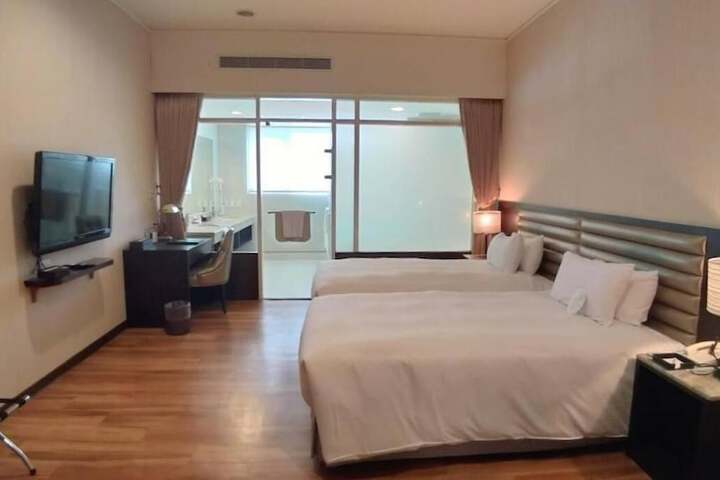 Room 10 of 51