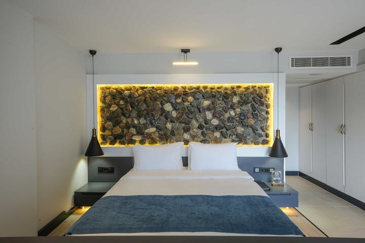 Room 13 of 155