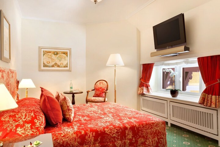 Room 2 of 46