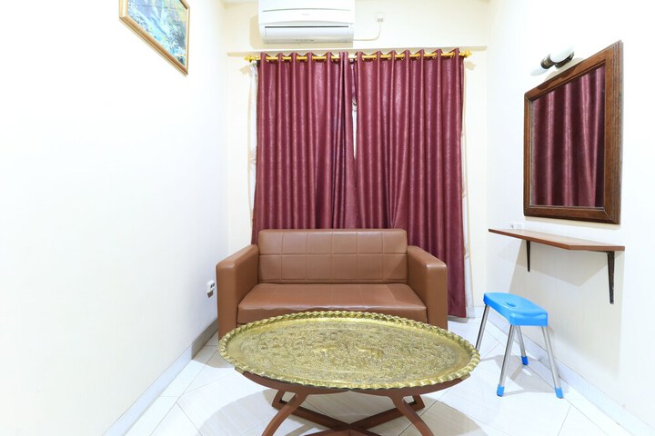 Room 13 of 32