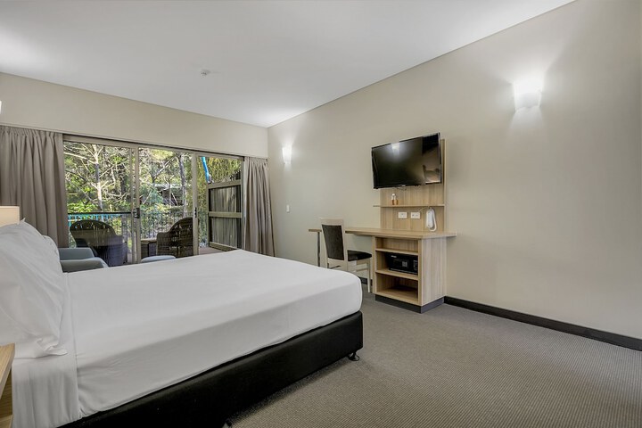 Room 9 of 90