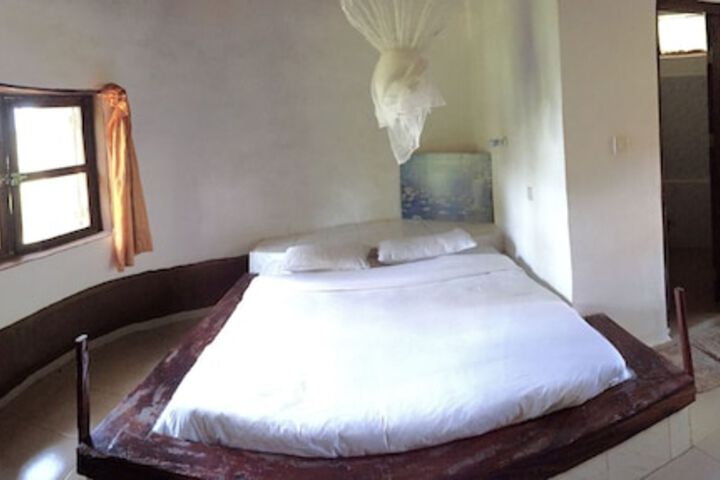 Room 4 of 96