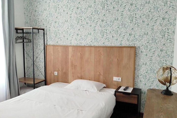 Room 10 of 42