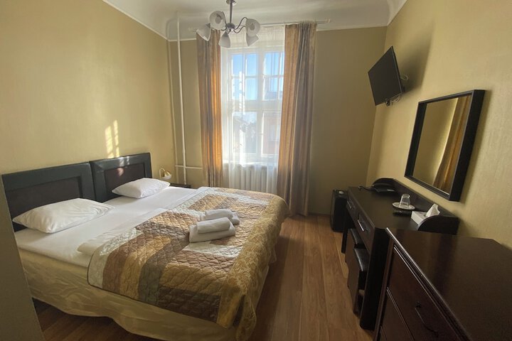 Room 127 of 272