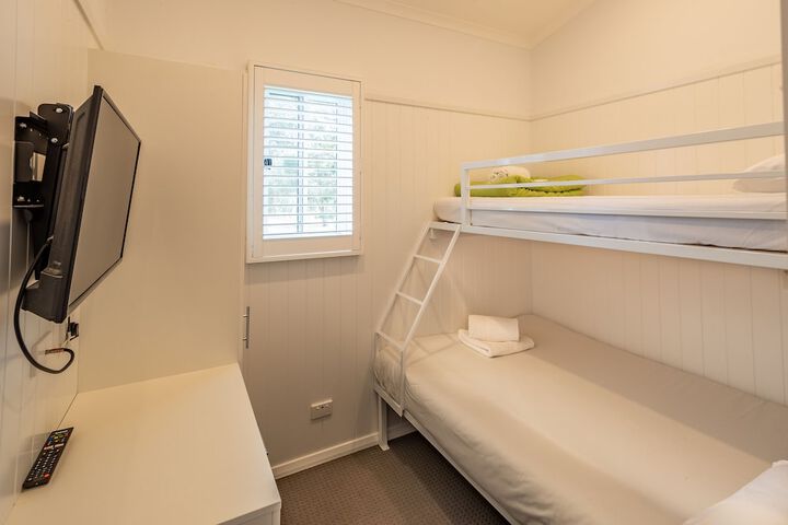 Room 5 of 92