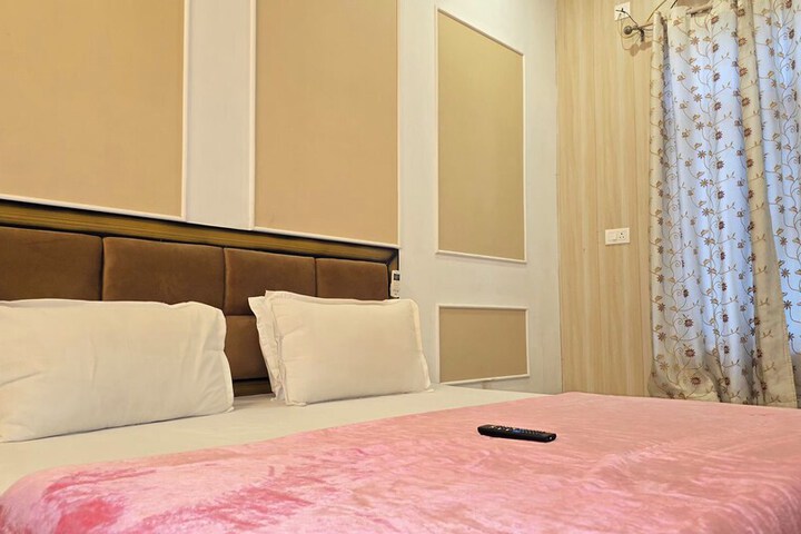 Room 6 of 75