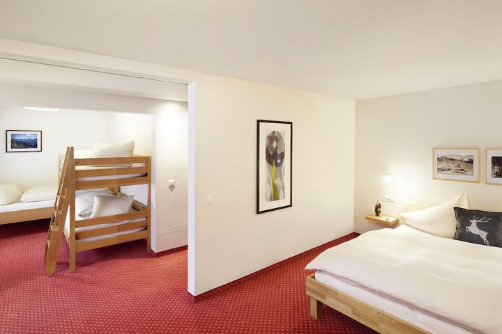 Room 8 of 83